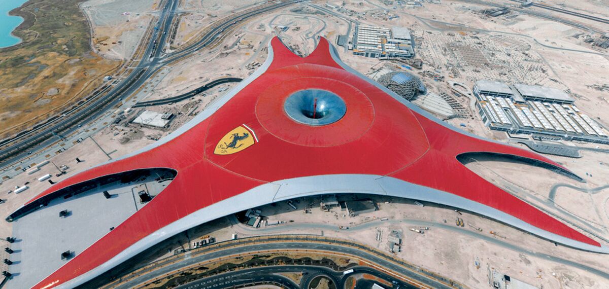 ConceptWall 86 Fasade - Race track Ferrari World Abu Dhabi налази се у Abu Dhabi, United Arab Emirates