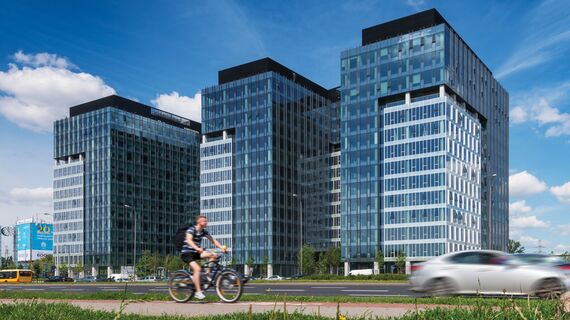 CW 50-HI Fasade и CW 50-SC Fasade - Office building West Station налази се у Warsaw, Poland