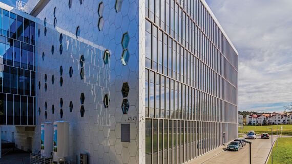 CI 45 Prozori, ConceptSystem 77 Vrata, ConceptSystem 77 Prozori и CW 50-HI Fasade - College/University National Centre  of Physical and Technological Sciences налази се у Vilnius, Lithuania