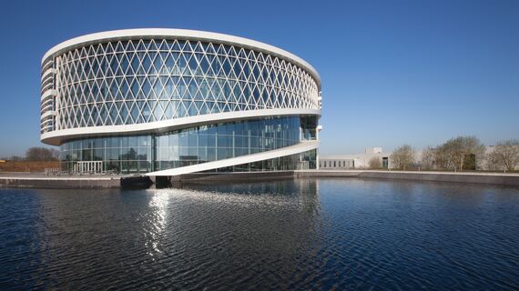 ConceptSystem 77 Prozori и ConceptWall 50 Fasade - Office building Barco One Campus налази се у Kortrijk, Belgium