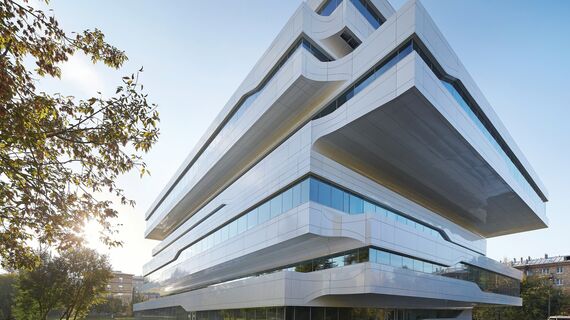 ConceptFolding 77 Klizni sistemi, ConceptSystem 77 Prozori и CW 50-SC Fasade - Office building Dominion Tower налази се у Moscow, Russia