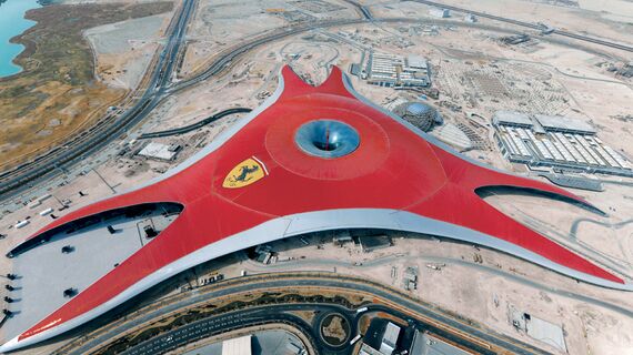 ConceptWall 86 Fasade - Race track Ferrari World Abu Dhabi налази се у Abu Dhabi, United Arab Emirates